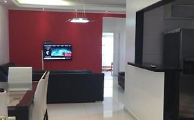 Apartamento para pessoas de família ou a negócio, Ap Grande 3 quartos no Brás próximo igreja Mundial,mercado municipal, 25 de março, templo Salomão, metro Dom Pedro ll, bancos, mercado e etc