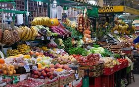 Apartamento para pessoas de família ou a negócio, Ap Grande 3 quartos no Brás próximo igreja Mundial,mercado municipal, 25 de março, templo Salomão, metro Dom Pedro ll, bancos, mercado e etc
