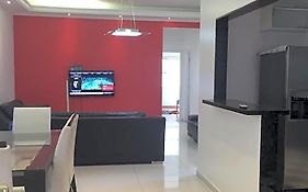 Apartamento para pessoas de família ou a negócio, Ap Grande 3 quartos no Brás próximo igreja Mundial,mercado municipal, 25 de março, templo Salomão, metro Dom Pedro ll, bancos, mercado e etc